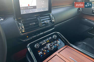 Внедорожник / Кроссовер Lincoln Navigator 2019 в 