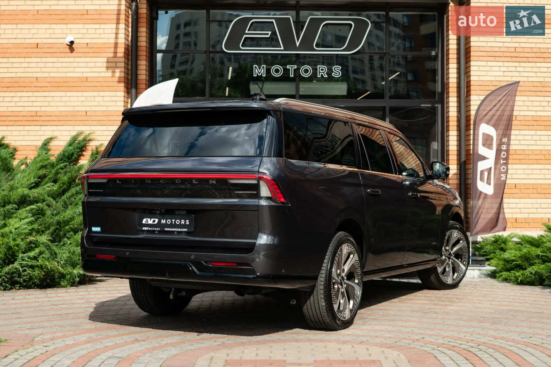 2025 Lincoln Navigator - мініатюра 12