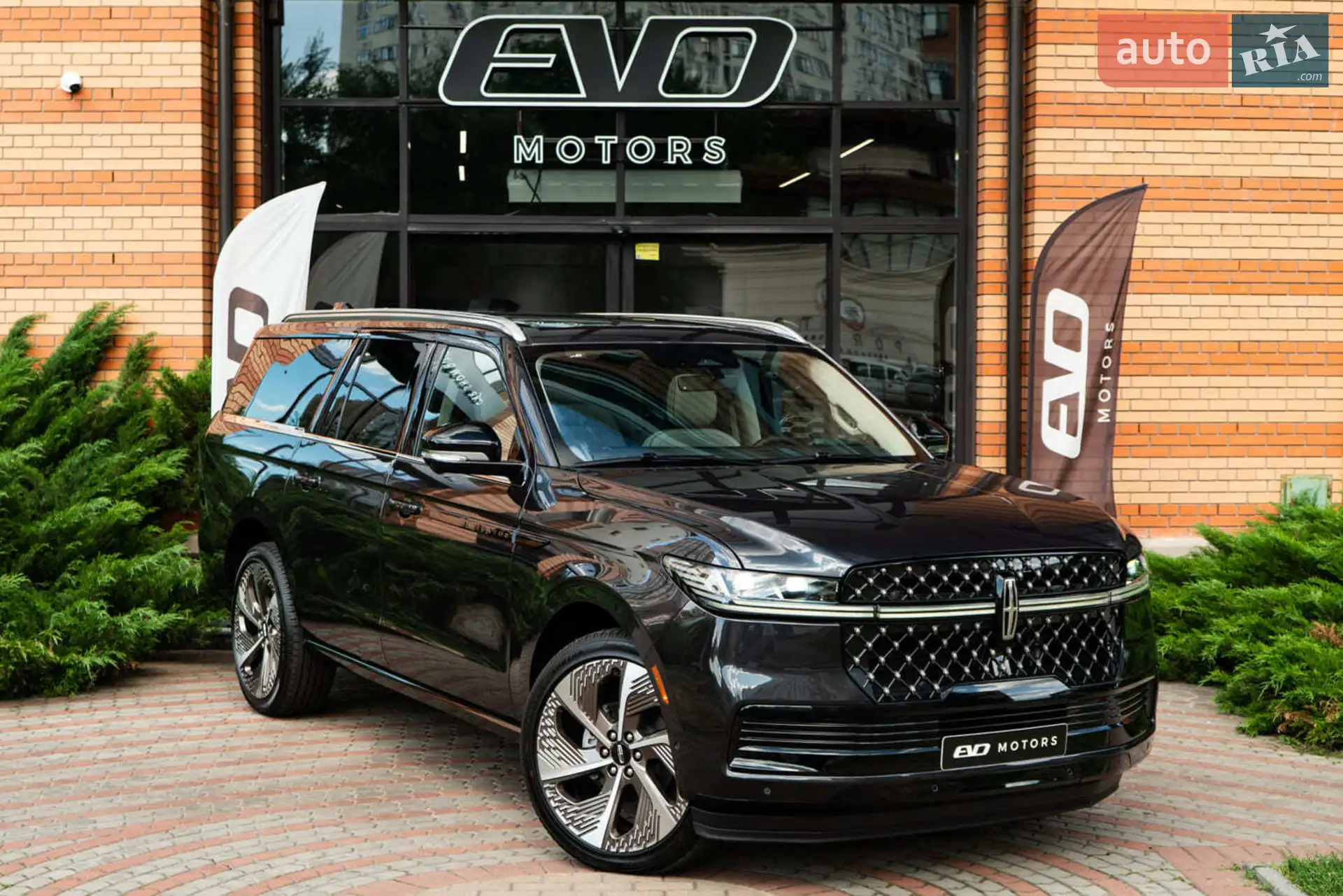 2025 Lincoln Navigator - мініатюра 16