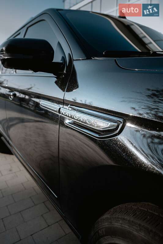 Позашляховик / Кросовер Lincoln Navigator 2021 в Ужгороді