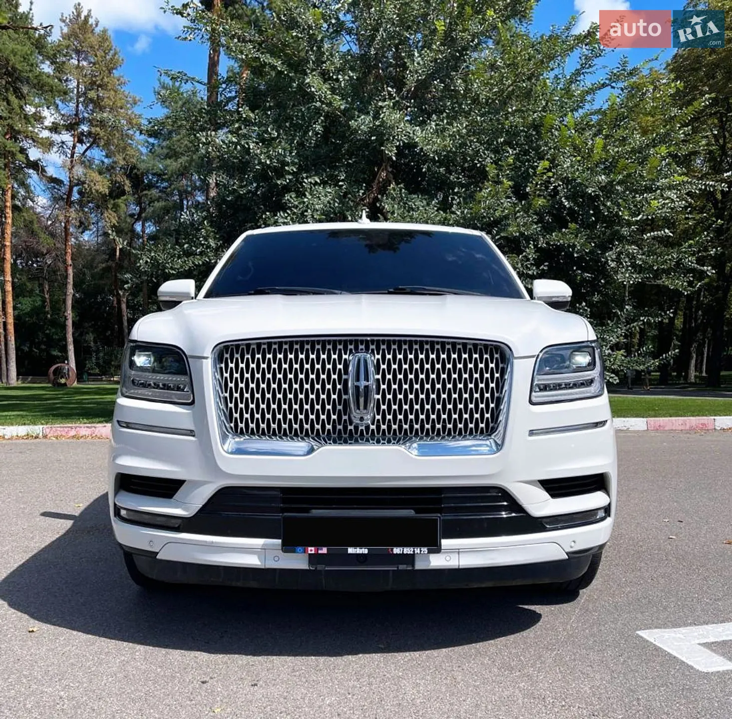 2019 Lincoln Navigator - мініатюра 3