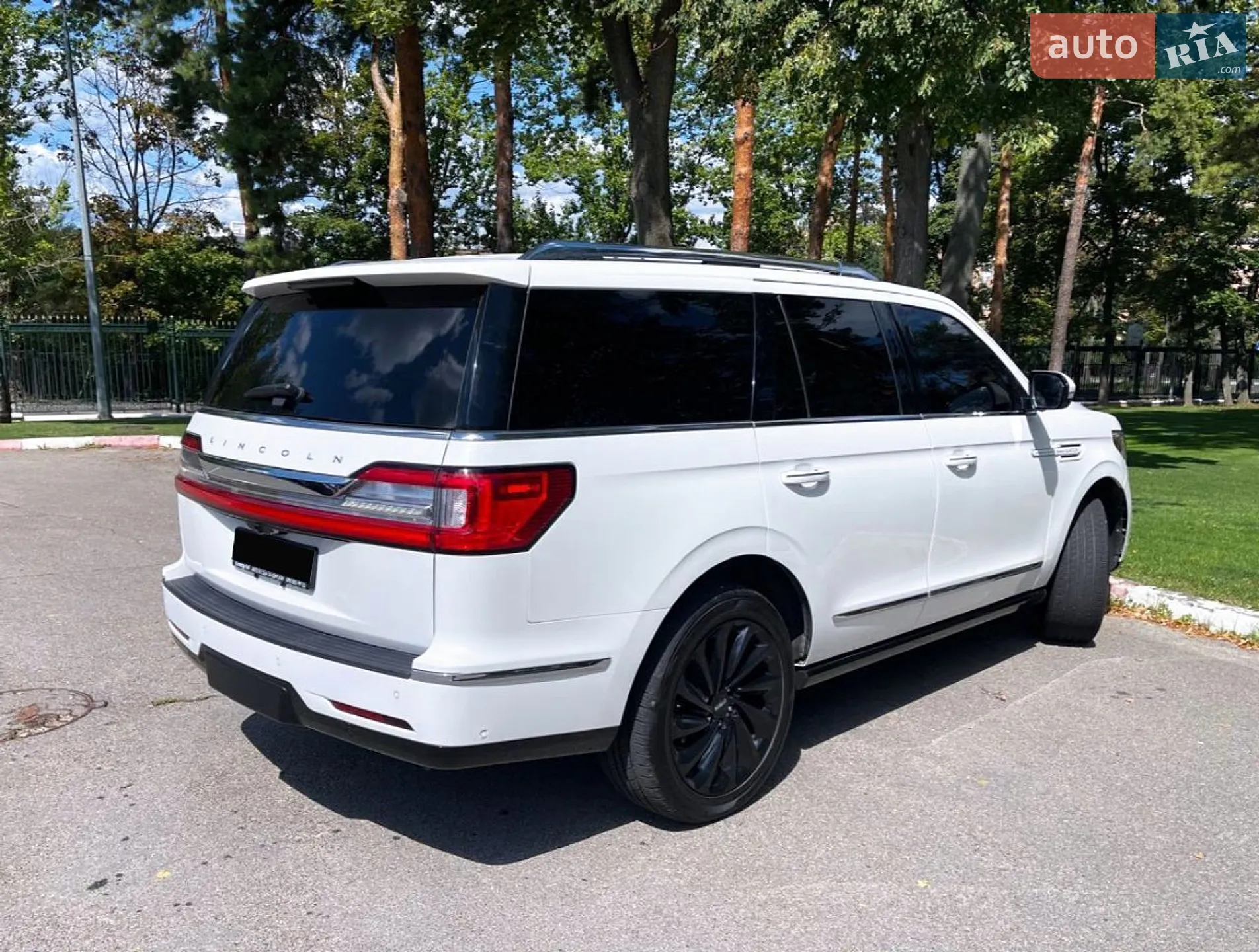2019 Lincoln Navigator - мініатюра 4