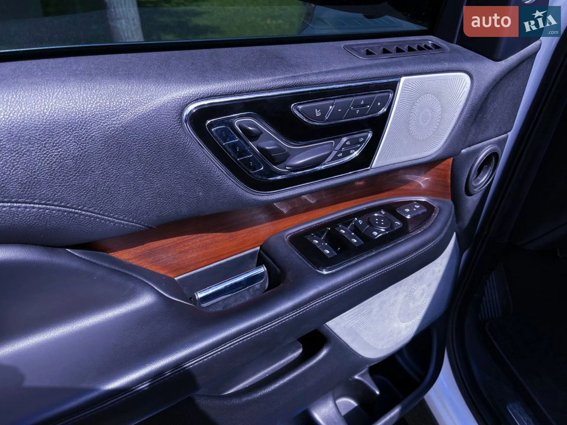 2019 Lincoln Navigator - мініатюра 18