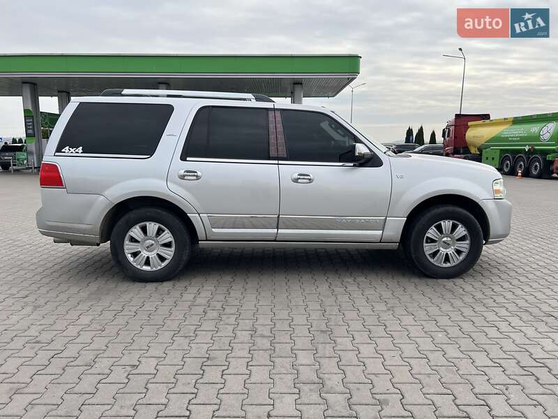 Позашляховик / Кросовер Lincoln Navigator 2010 в Києві
