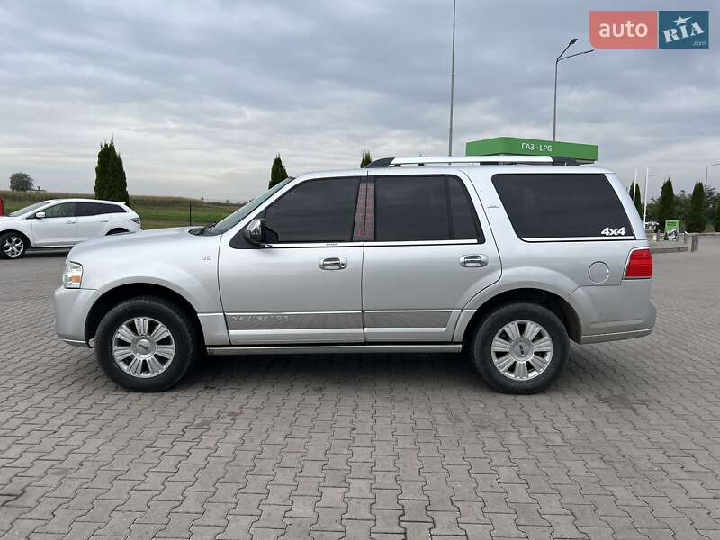 Позашляховик / Кросовер Lincoln Navigator 2010 в Києві