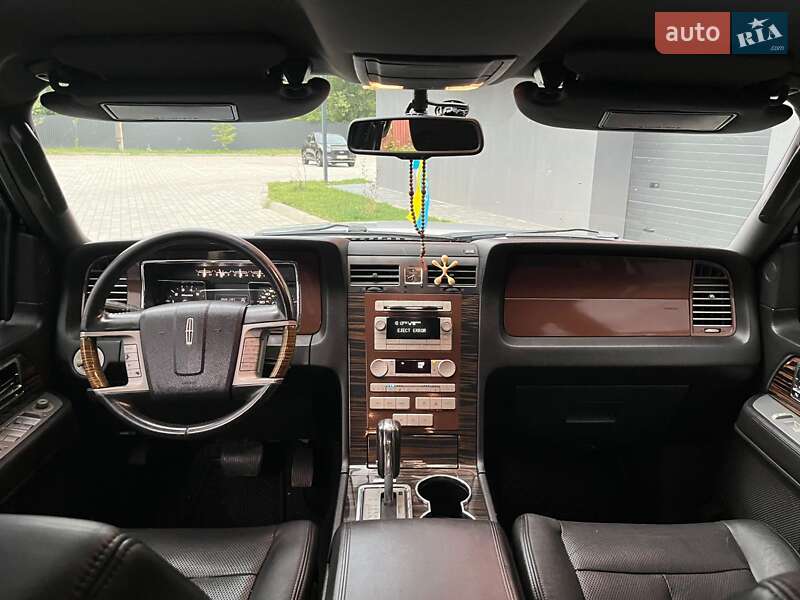 Позашляховик / Кросовер Lincoln Navigator 2010 в Києві