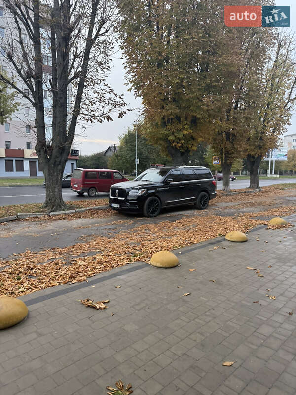 Позашляховик / Кросовер Lincoln Navigator 2020 в Володимирі фото 2 Позашляховик / Кросовер Lincoln Navigator 2020 в Володимирі