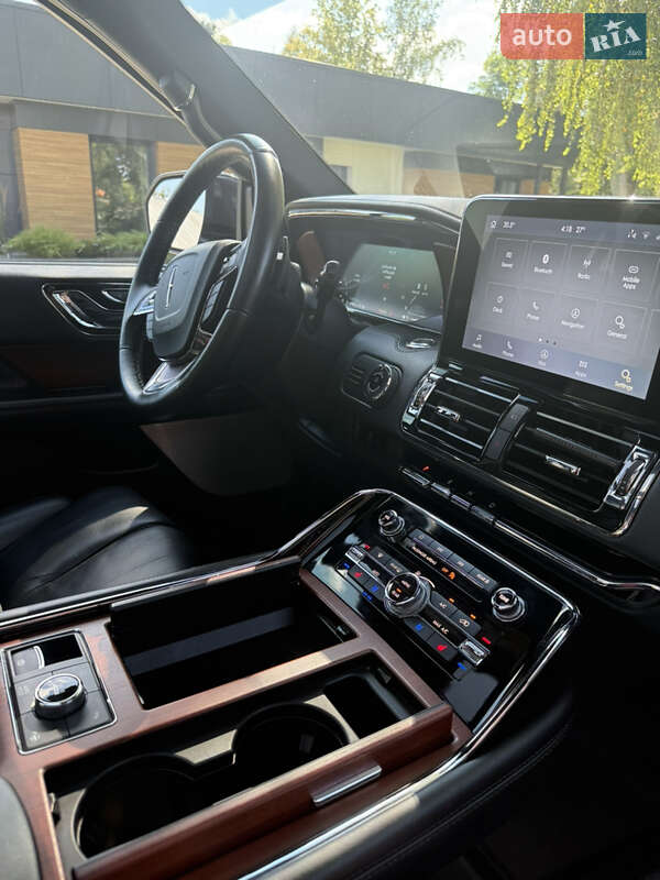 Позашляховик / Кросовер Lincoln Navigator 2020 в Володимирі фото 23 Позашляховик / Кросовер Lincoln Navigator 2020 в Володимирі