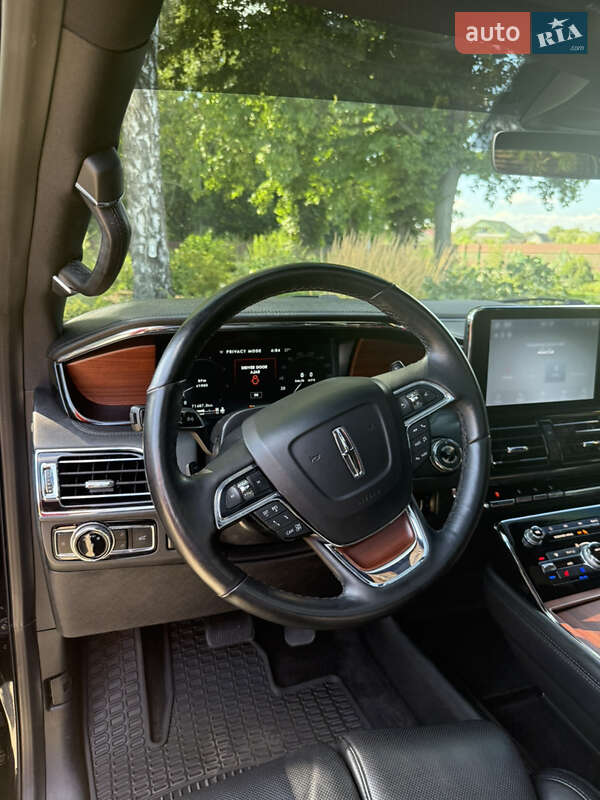 Позашляховик / Кросовер Lincoln Navigator 2020 в Володимирі фото 30 Позашляховик / Кросовер Lincoln Navigator 2020 в Володимирі