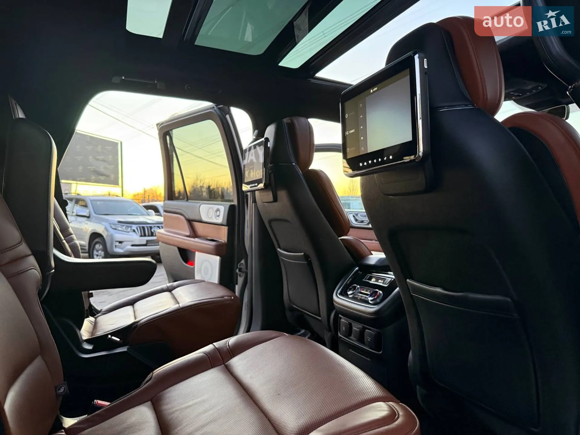 2018 Lincoln Navigator - мініатюра 21