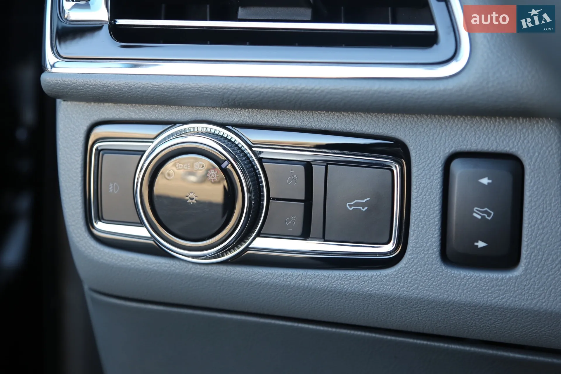 2019 Lincoln Navigator - мініатюра 36