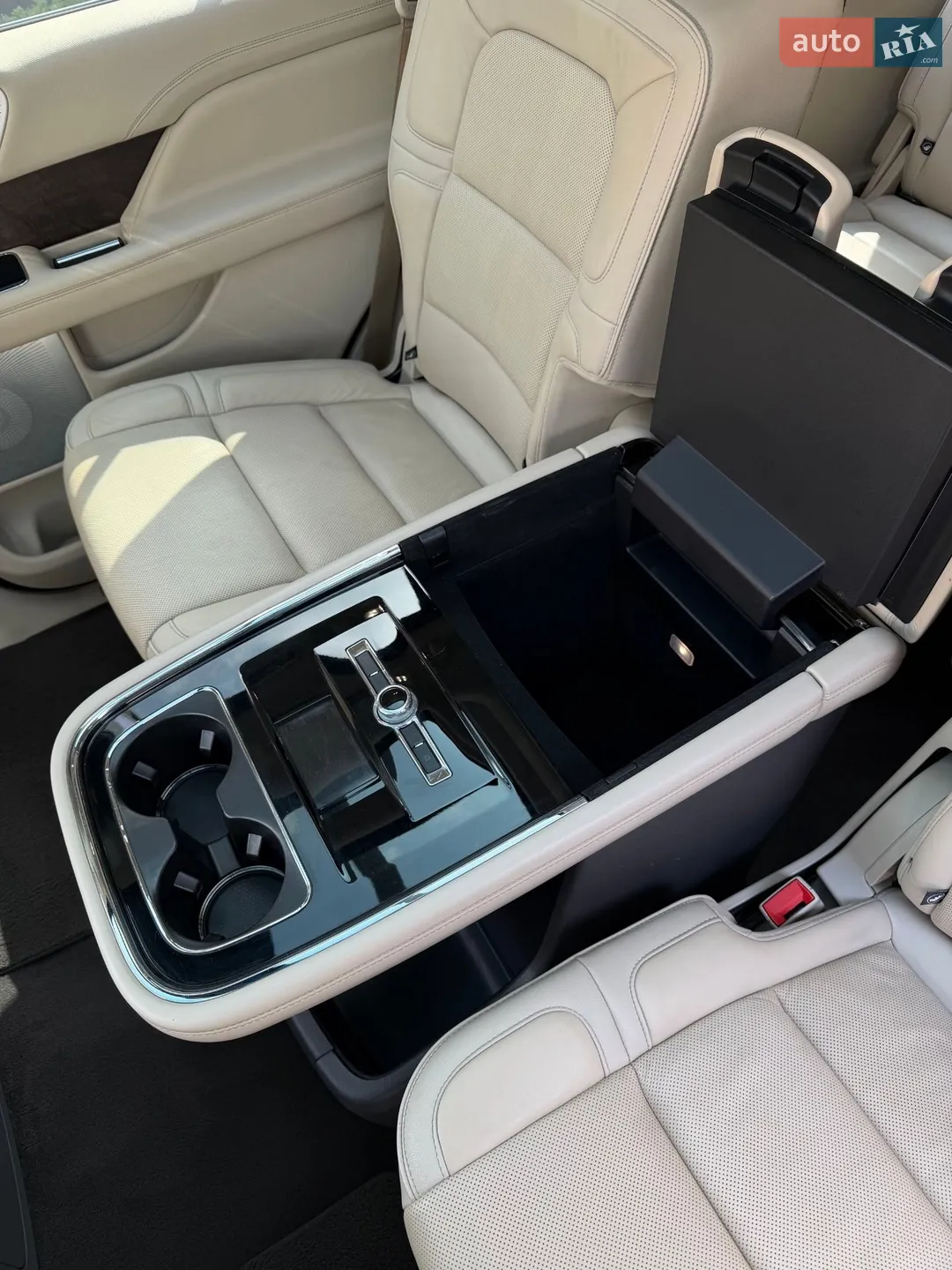 2018 Lincoln Navigator - мініатюра 24