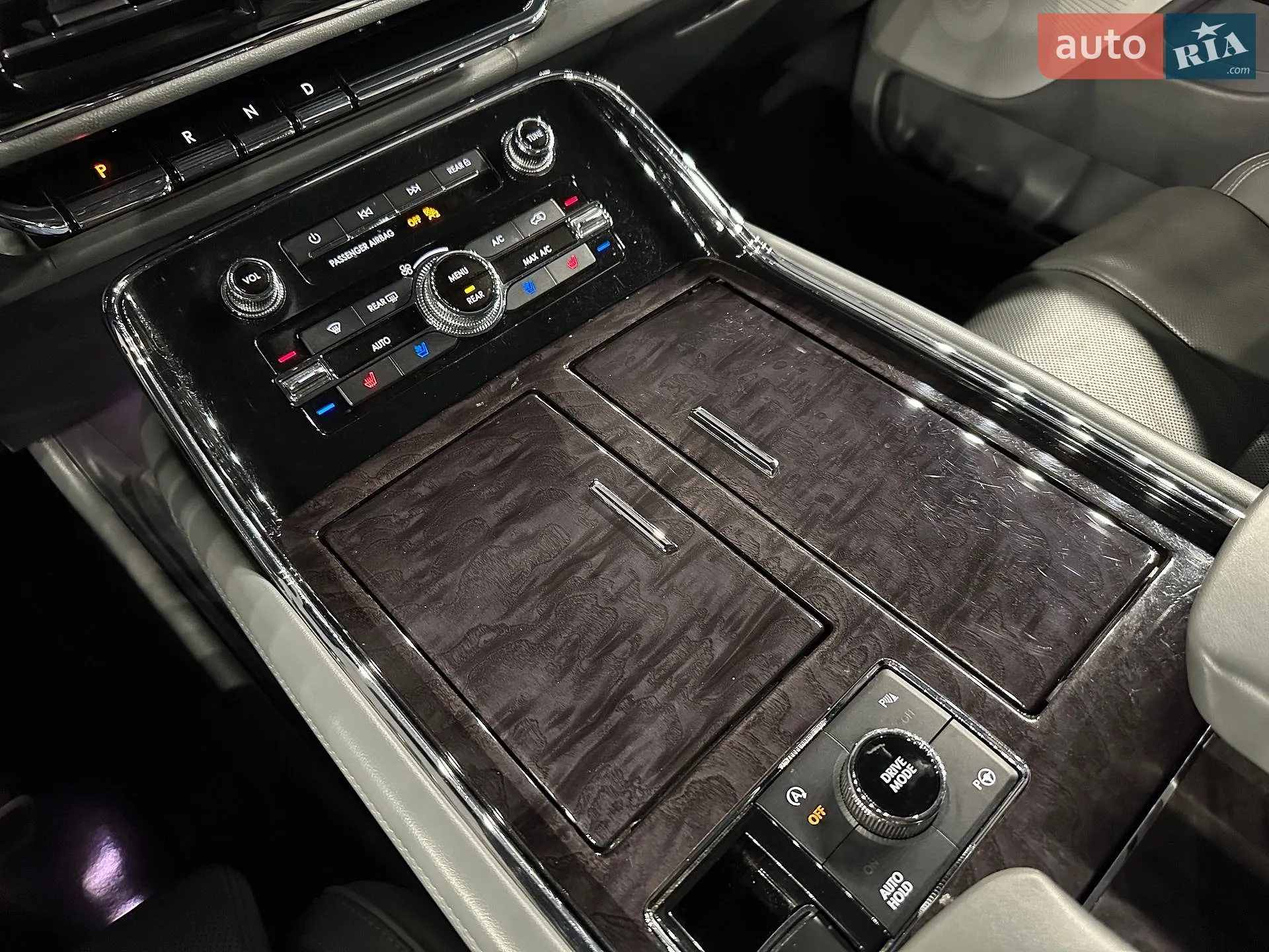 2018 Lincoln Navigator - мініатюра 21