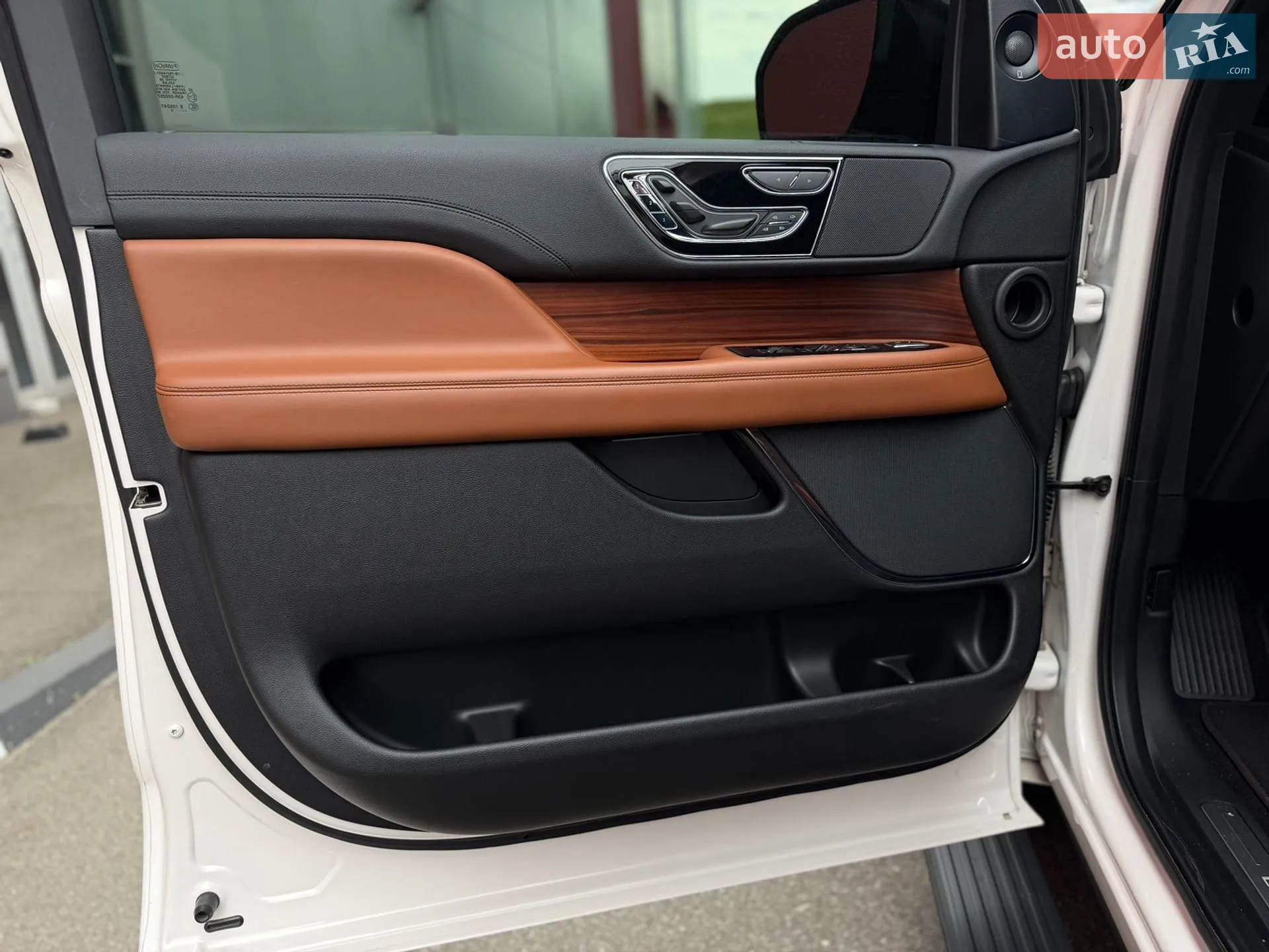 2019 Lincoln Navigator - мініатюра 21