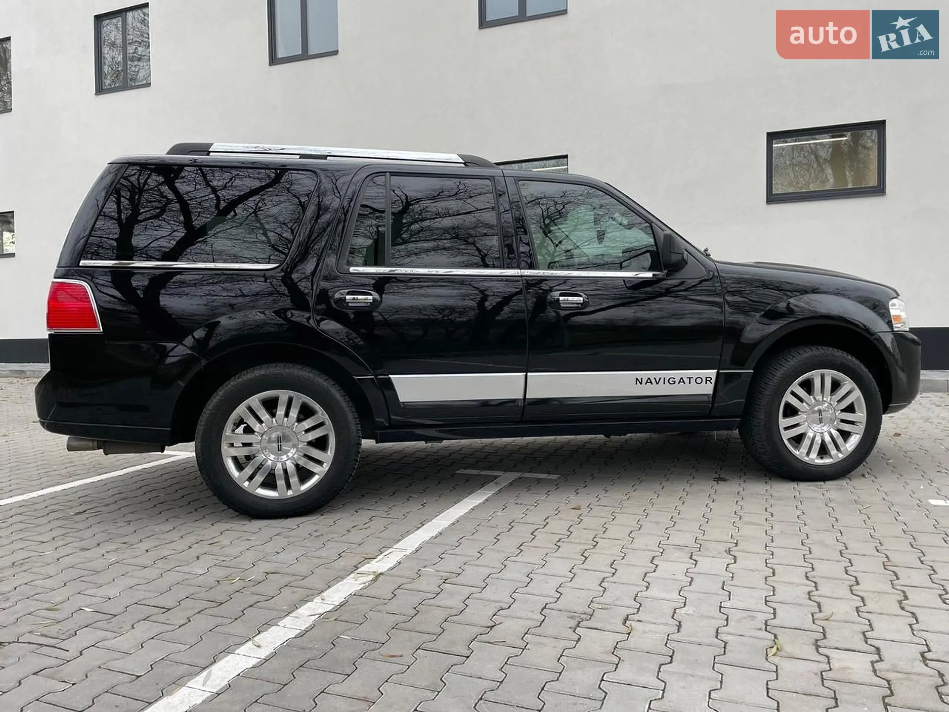 2011 Lincoln Navigator - мініатюра 3