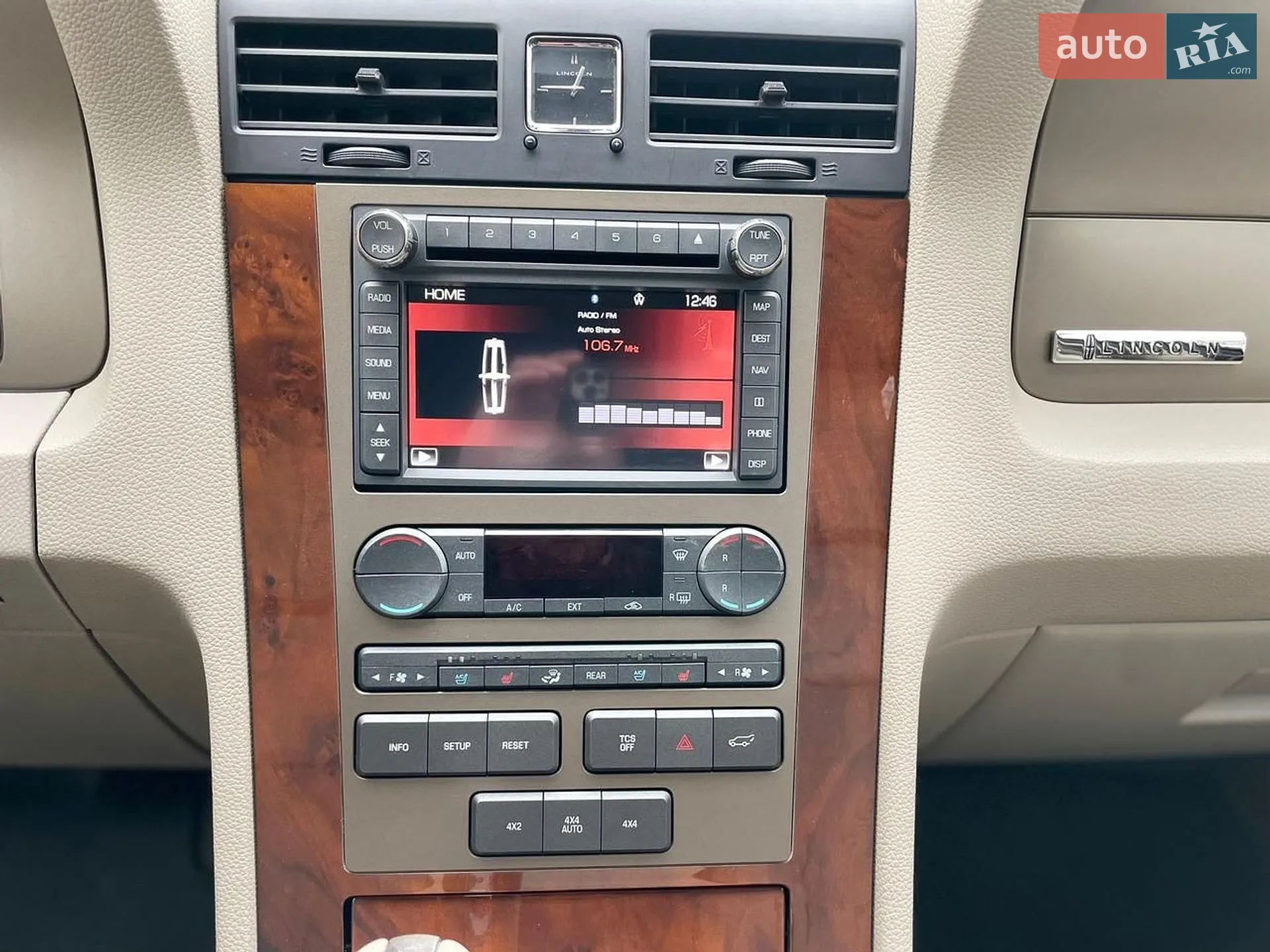2011 Lincoln Navigator - мініатюра 15