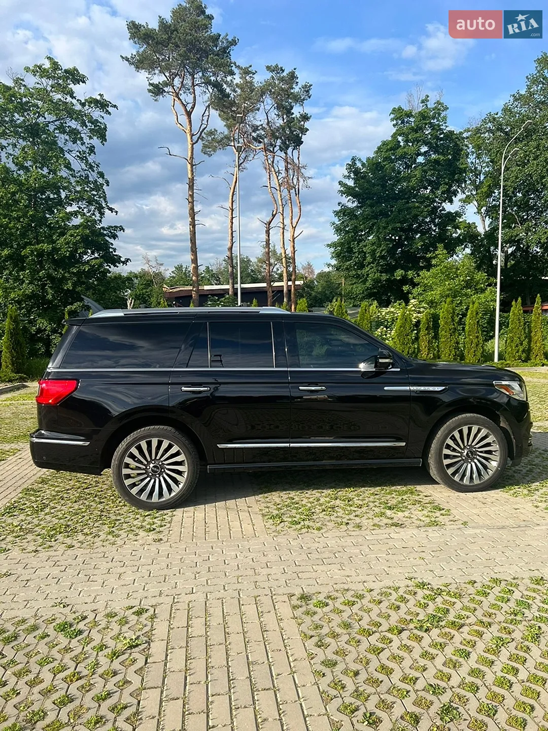 2019 Lincoln Navigator - мініатюра 3