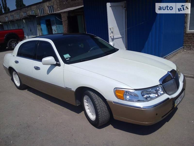 Lincoln Town Car 1999 року