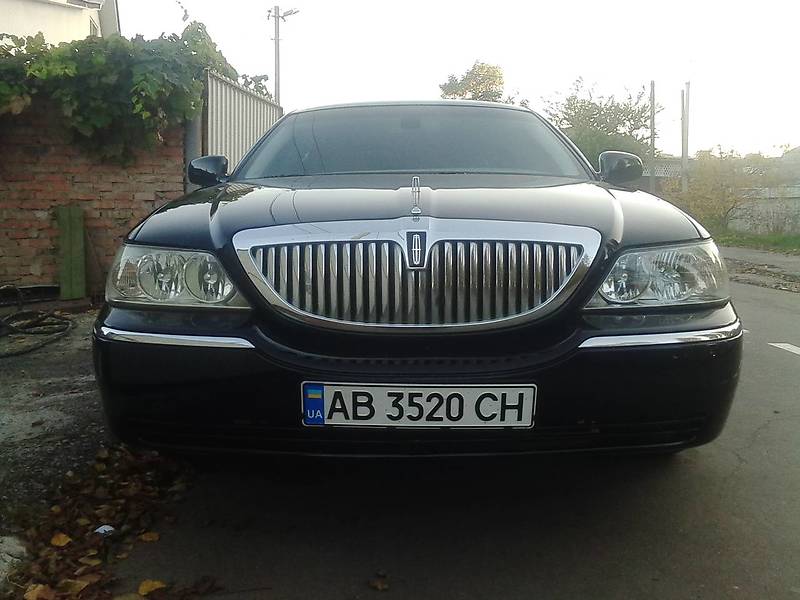Lincoln Town Car 2008 року