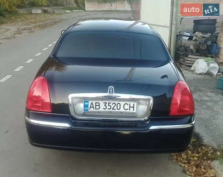 Седан Lincoln Town Car 2008 в Виннице