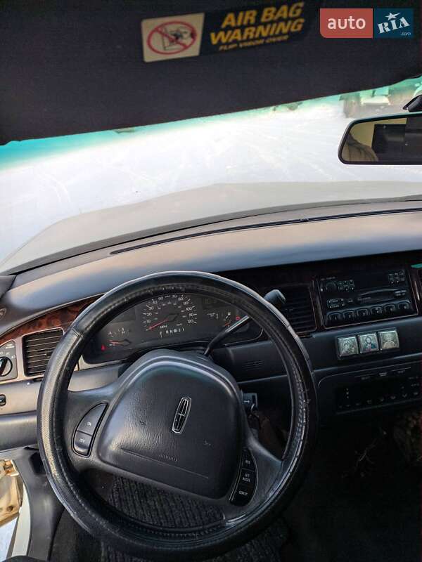 Лимузин Lincoln Town Car 1999 в Овруче