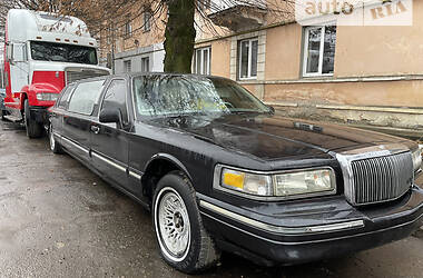 Лимузин Lincoln Town Car 1996 в 