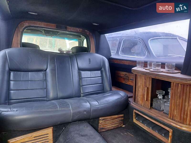 Лимузин Lincoln Town Car 2000 в Ужгороде