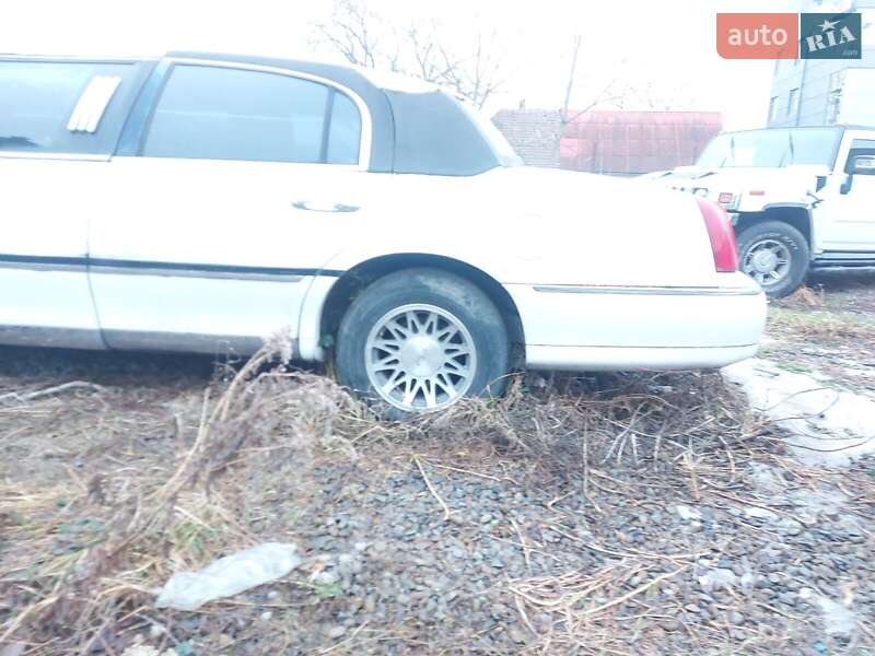 Лимузин Lincoln Town Car 2000 в Ужгороде