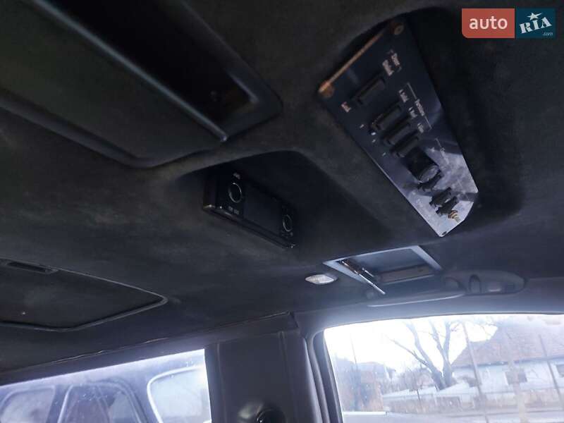 Лимузин Lincoln Town Car 2000 в Ужгороде