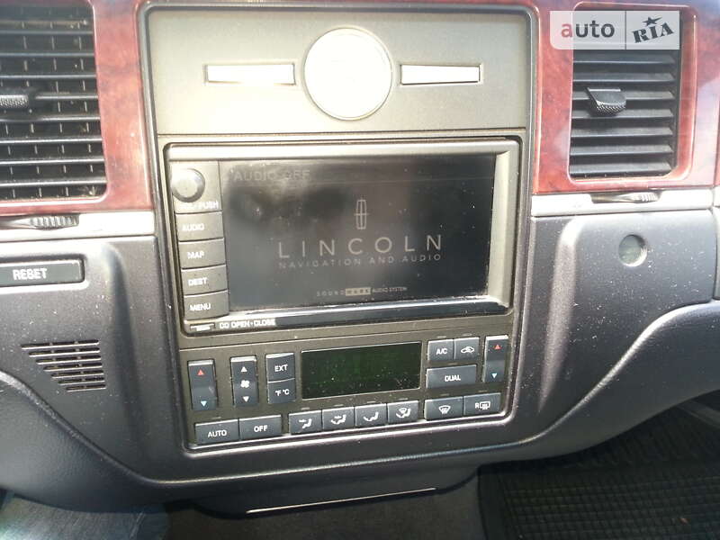Седан Lincoln Town Car 2005 в Николаеве
