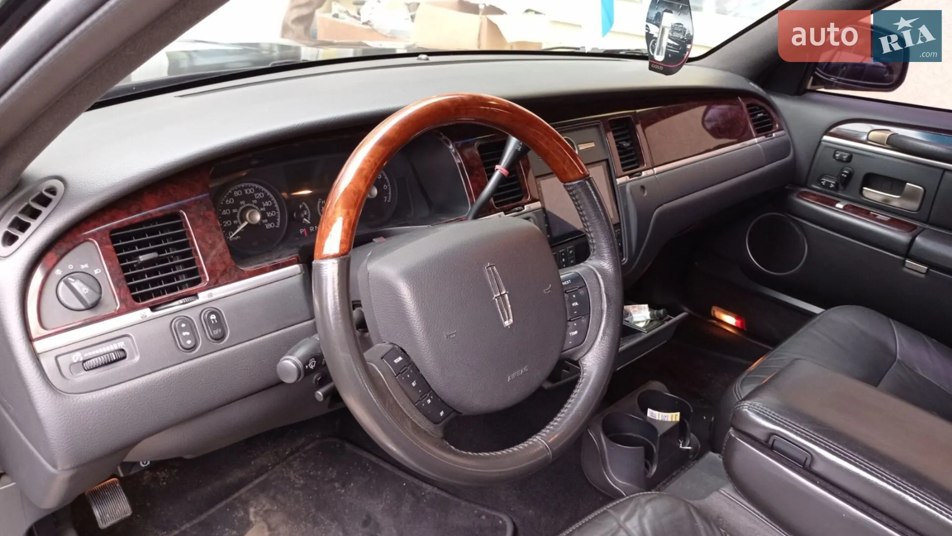 2010 Lincoln Town Car - мініатюра 7