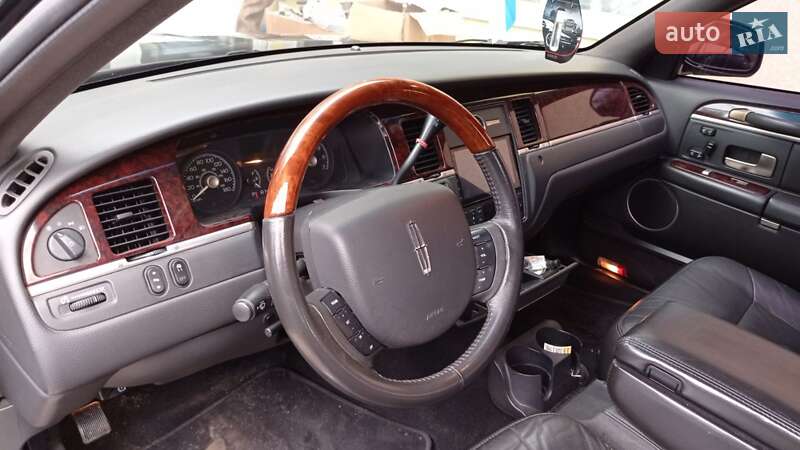 Седан Lincoln Town Car 2010 в Кропивницькому