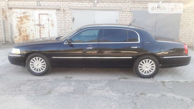 Седан Lincoln Town Car 2005 в Николаеве