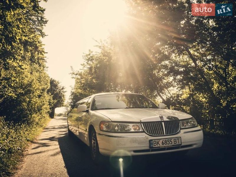Lincoln Town Car 2000