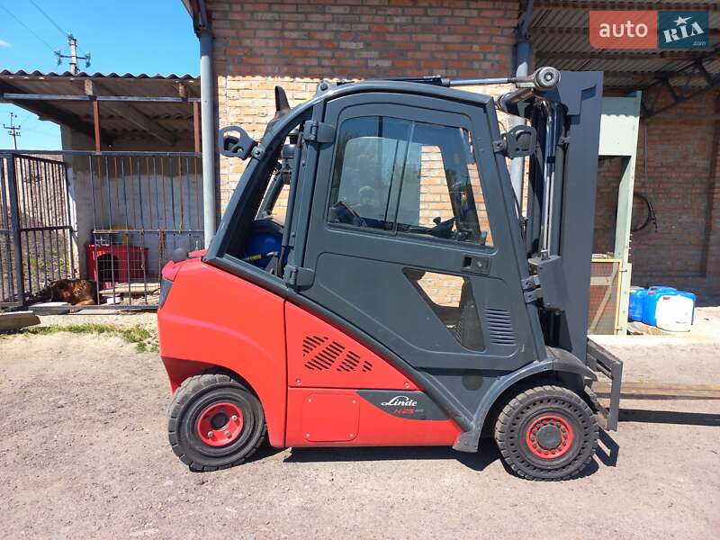 Вилочный погрузчик Linde H 25T-03 2014 в 