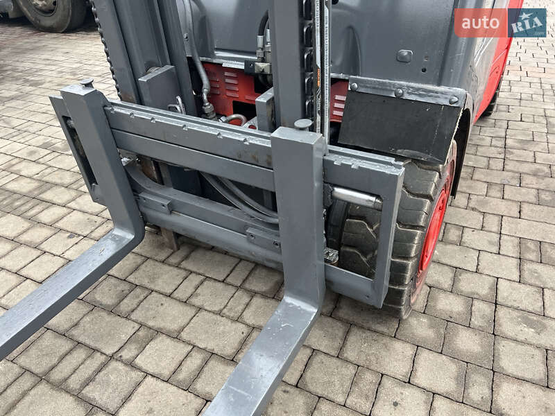 Вилочный погрузчик Linde H20T 2003 в Тячеве