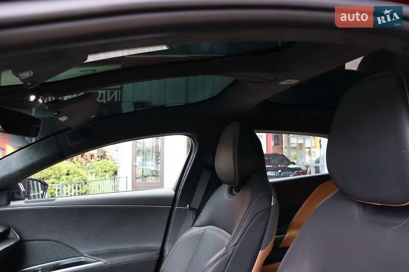 Седан Lucid Air 2023 в Львові