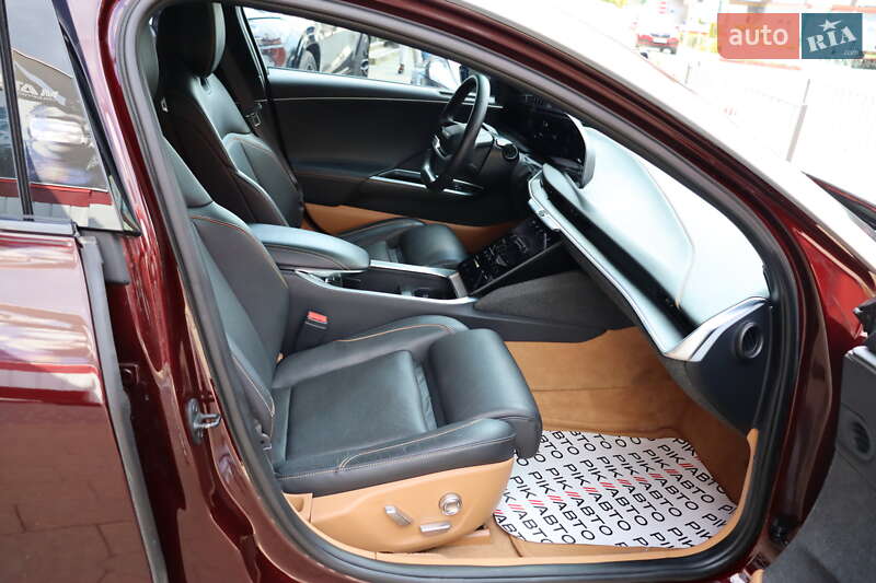 Седан Lucid Air 2023 в Львові