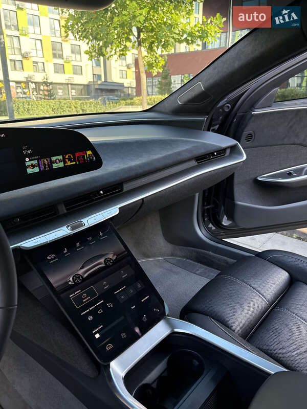 Седан Lucid Air 2022 в Львове