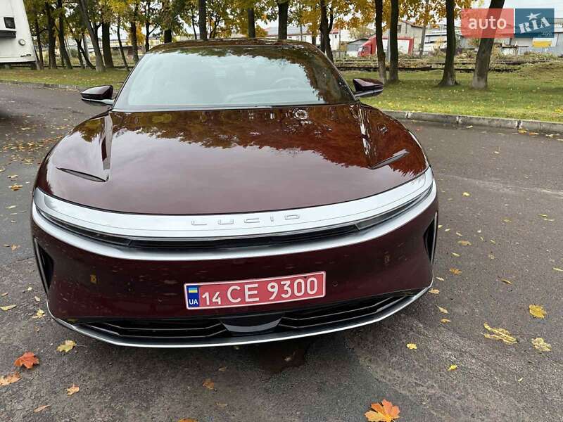 Седан Lucid Air 2023 в Львові