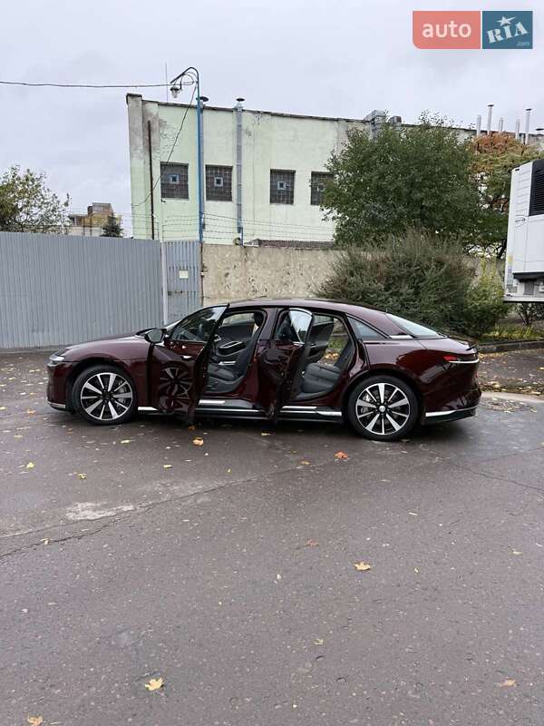 Седан Lucid Air 2023 в Львові
