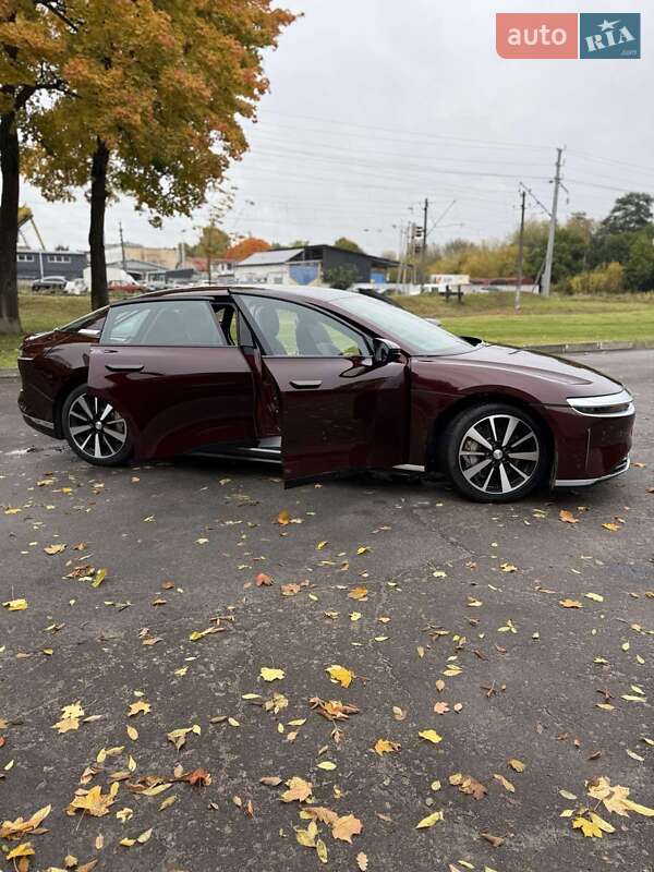 Седан Lucid Air 2023 в Львові