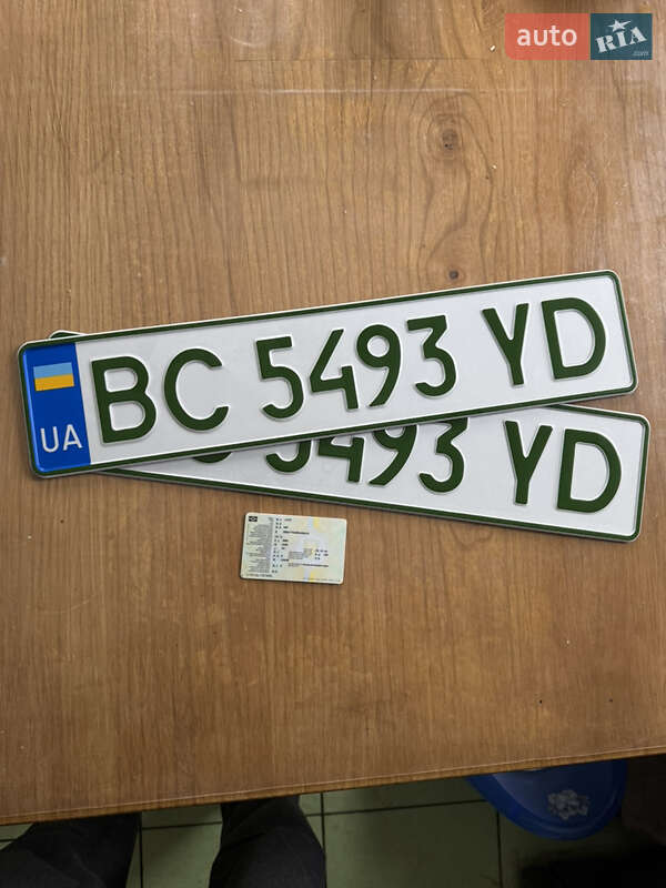 Седан Lucid Air 2023 в Львове