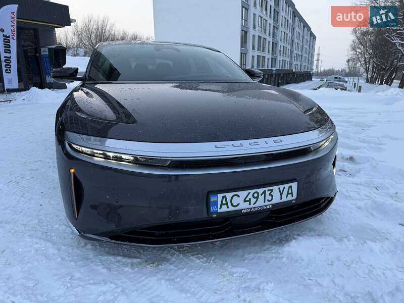 Седан Lucid Air 2023 в Львове
