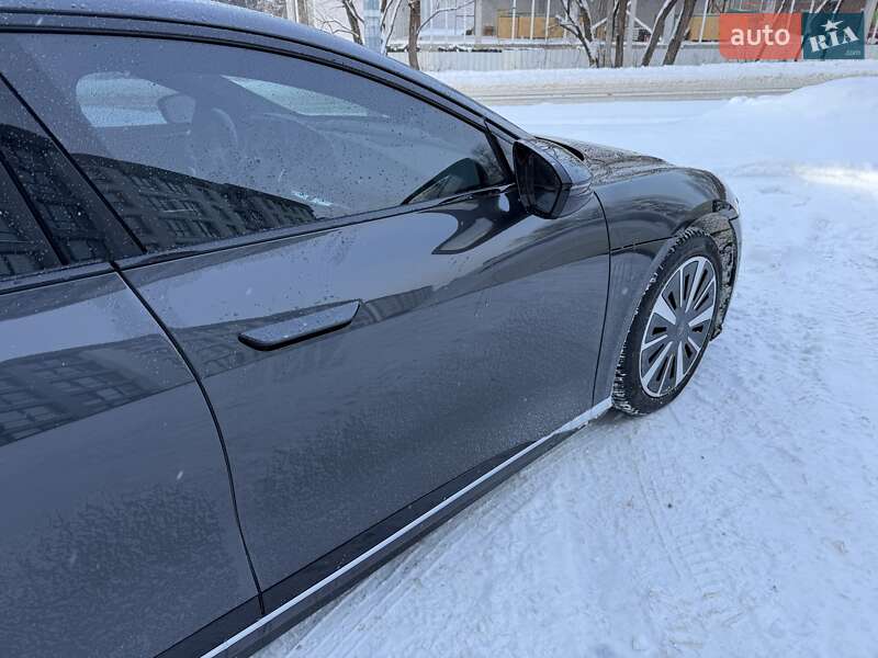 Седан Lucid Air 2023 в Львове