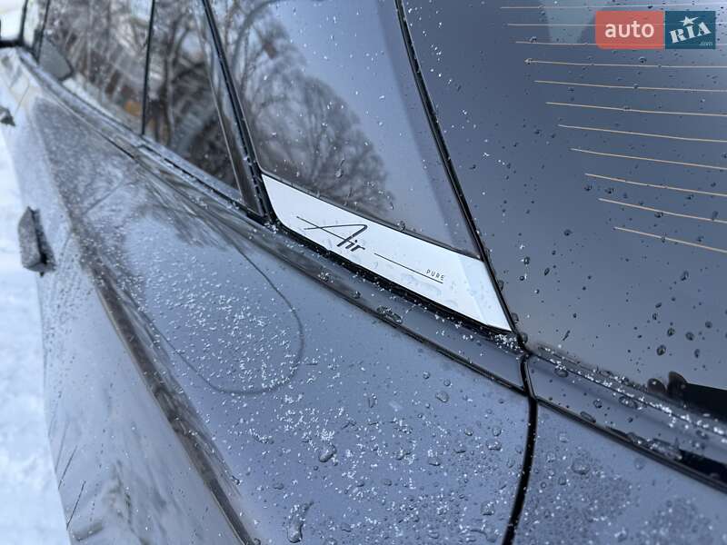 Седан Lucid Air 2023 в Львове