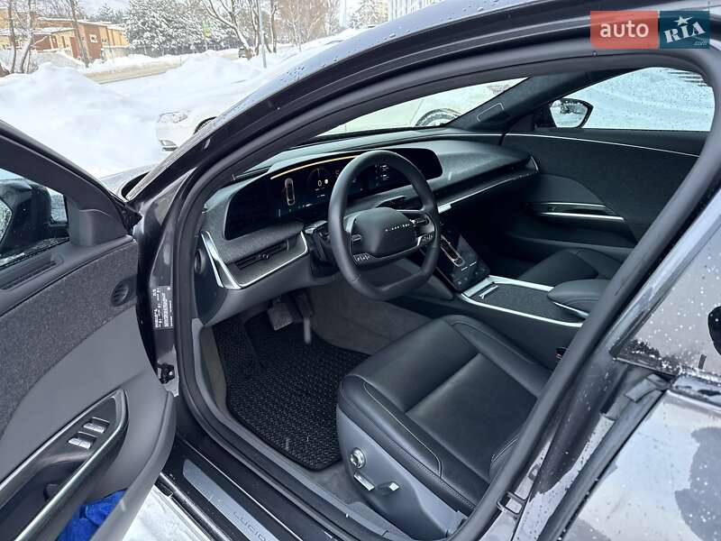 Седан Lucid Air 2023 в Львове