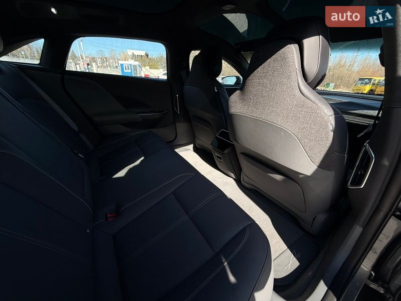 Седан Lucid Air 2022 в Львове