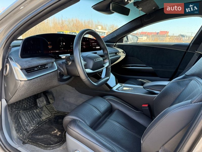 Седан Lucid Air 2022 в Львове