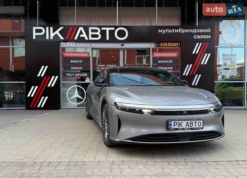 Седан Lucid Air 2022 в Львові